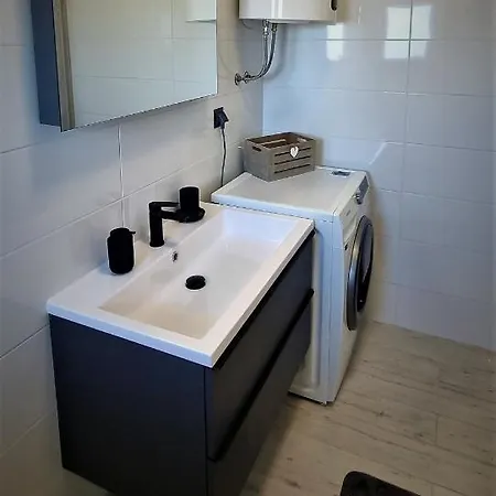 Matej 4 * Задар